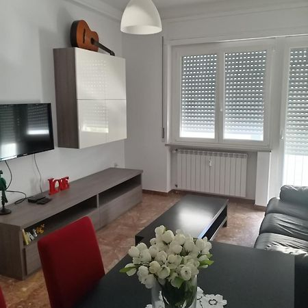 Love House - Apartment On The Beach Πεσκάρα Εξωτερικό φωτογραφία